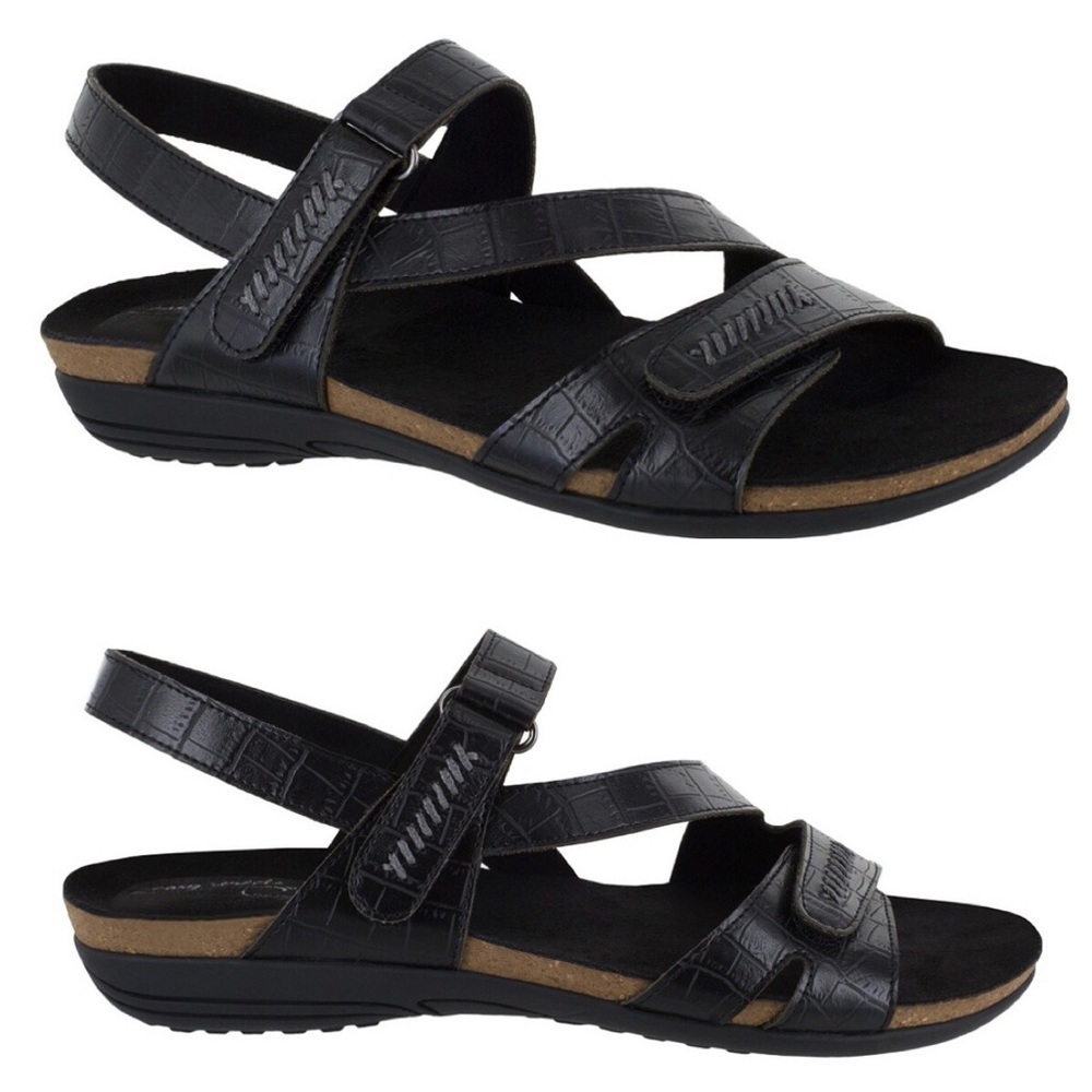 🆕Black comfy sandals by Easy Street.